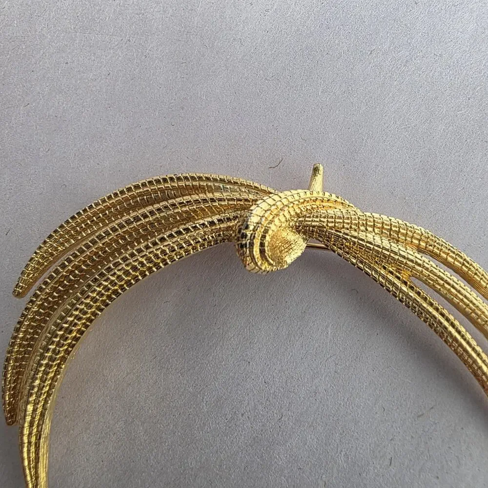 Monet Brooch Gold Tone Textured Ribbon Swirl Vintage Signed 1980s‎ Statement Pin